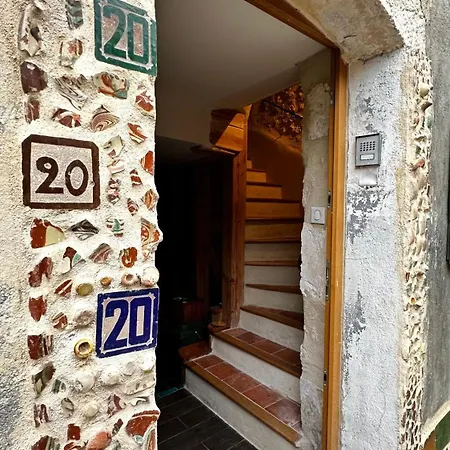 Semesterbostad Maison La Chevre D'or